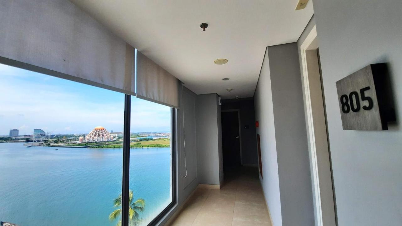 Expressia Hotel Makassar Exterior photo