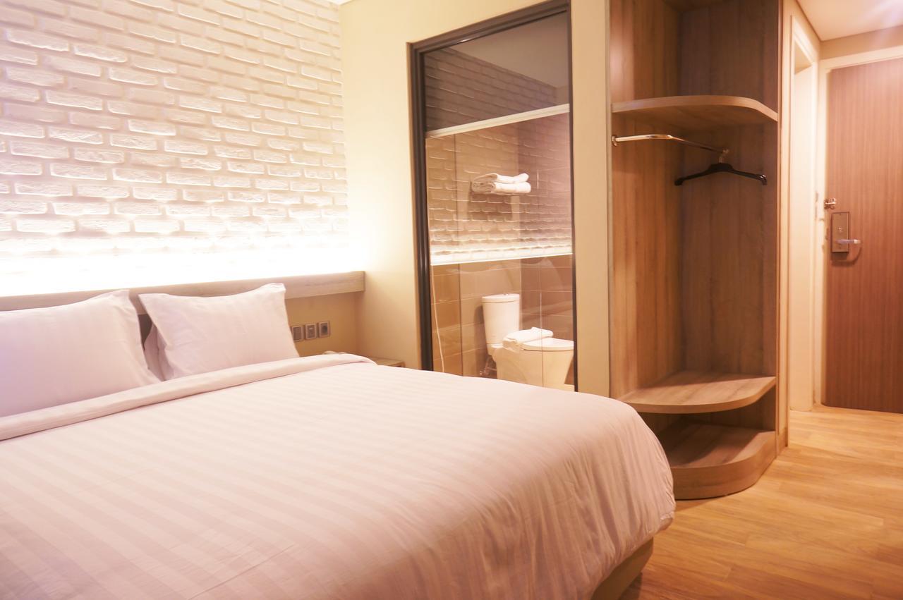 Expressia Hotel Makassar Exterior photo
