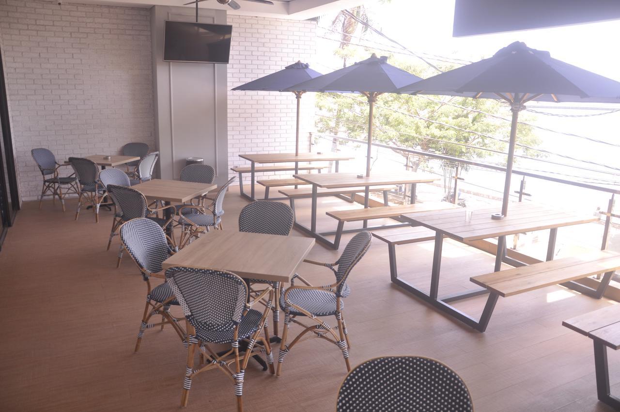 Expressia Hotel Makassar Exterior photo