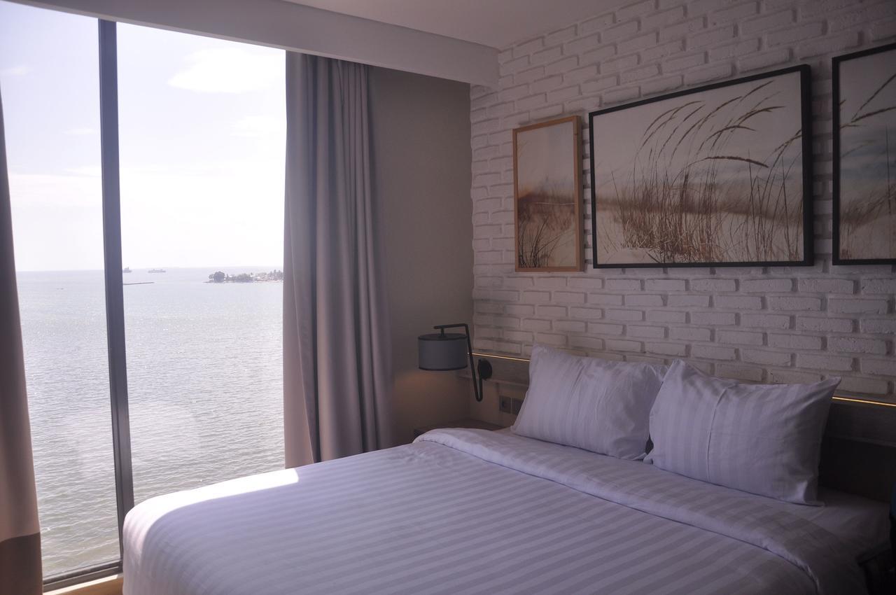 Expressia Hotel Makassar Exterior photo