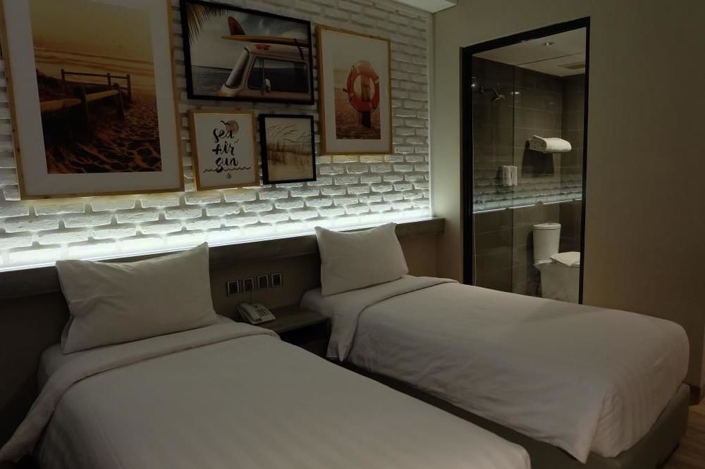Expressia Hotel Makassar Exterior photo
